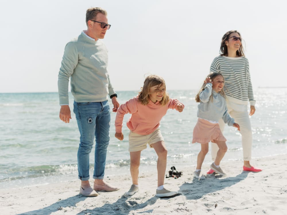 Joakim × Anna — Bröllopsfotograf och familjefotograf i Skåne och på Bjäre — Familjefotografering vid havet, image 21
