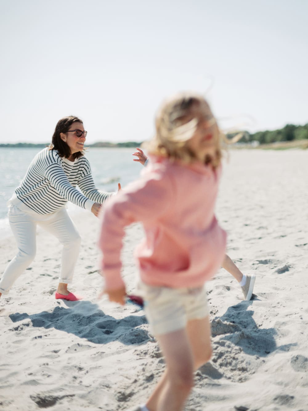 Joakim × Anna — Bröllopsfotograf och familjefotograf i Skåne och på Bjäre — Familjefotografering vid havet, image 25