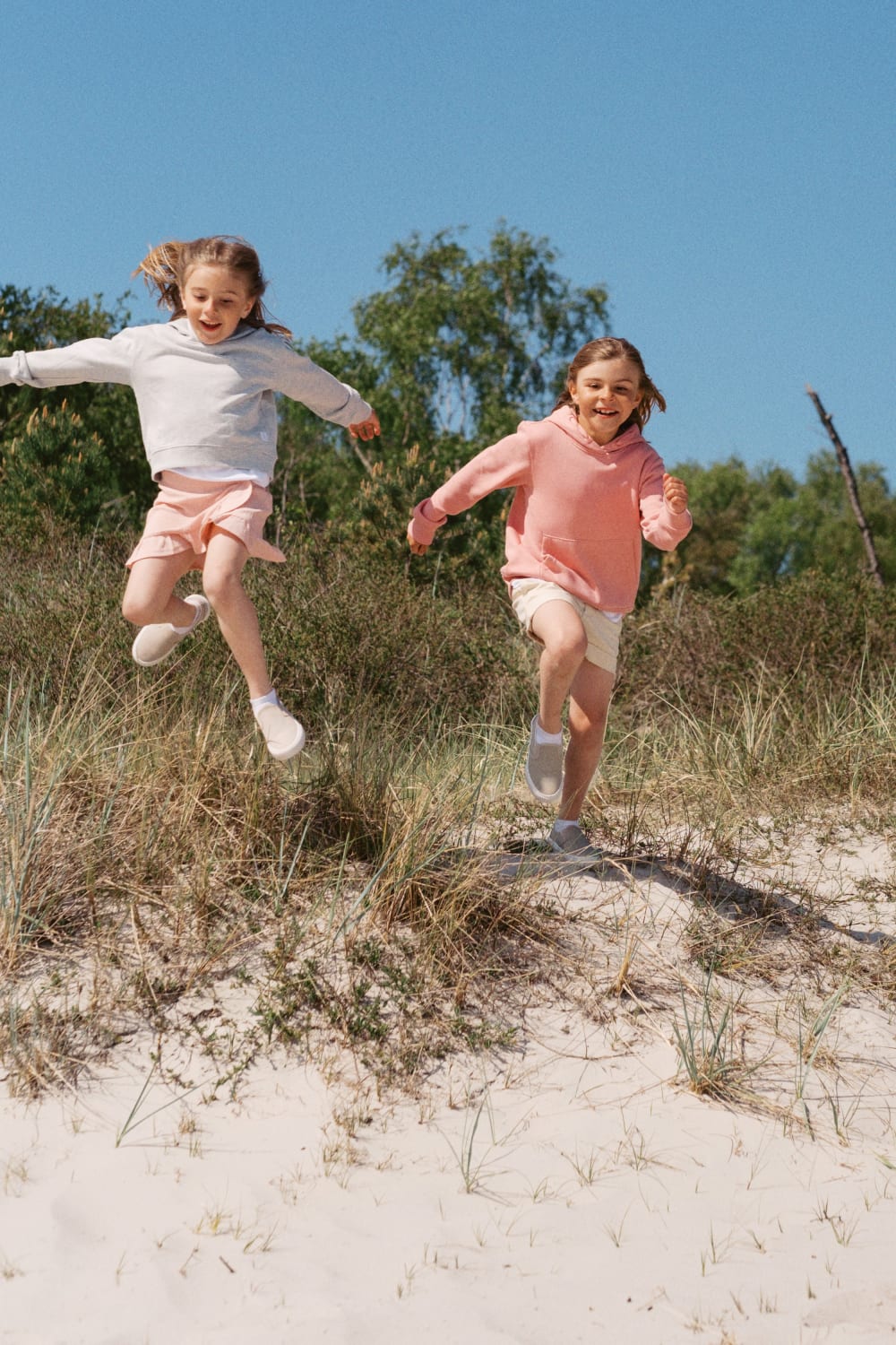 Joakim × Anna — Bröllopsfotograf och familjefotograf i Skåne och på Bjäre — Familjefotografering vid havet, image 26