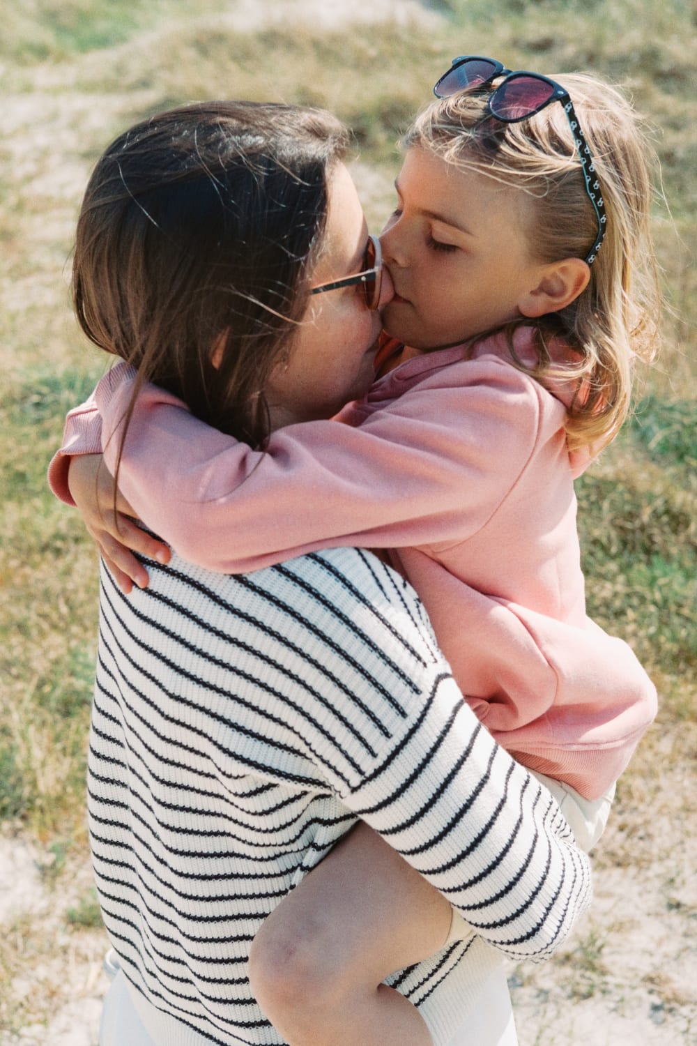 Joakim × Anna — Bröllopsfotograf och familjefotograf i Skåne och på Bjäre — Familjefotografering vid havet, image 32