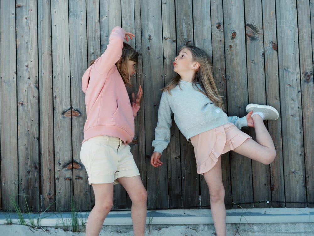 Joakim × Anna — Bröllopsfotograf och familjefotograf i Skåne och på Bjäre — Familjefotografering vid havet, image 3