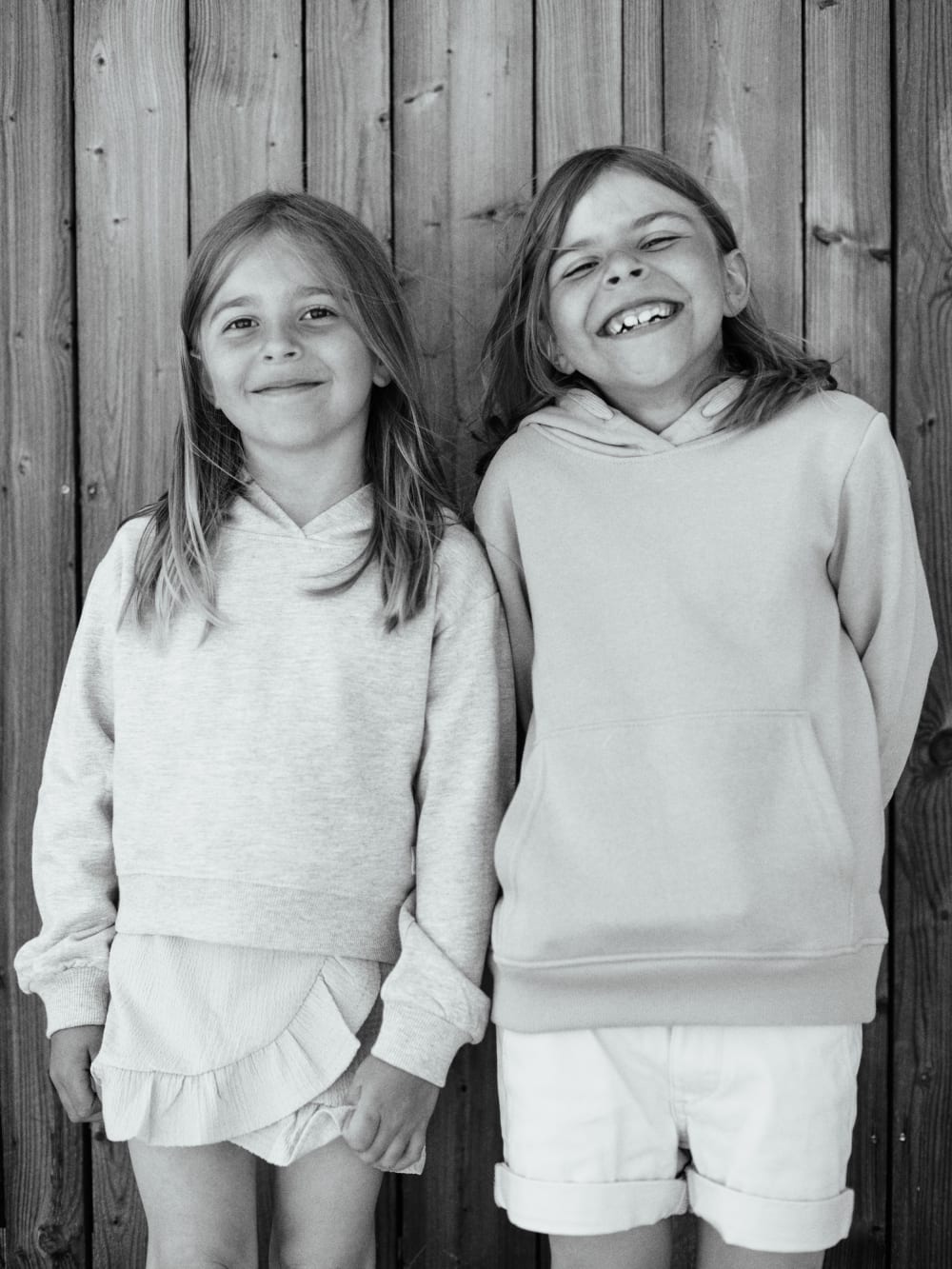 Joakim × Anna — Bröllopsfotograf och familjefotograf i Skåne och på Bjäre — Familjefotografering vid havet, image 2