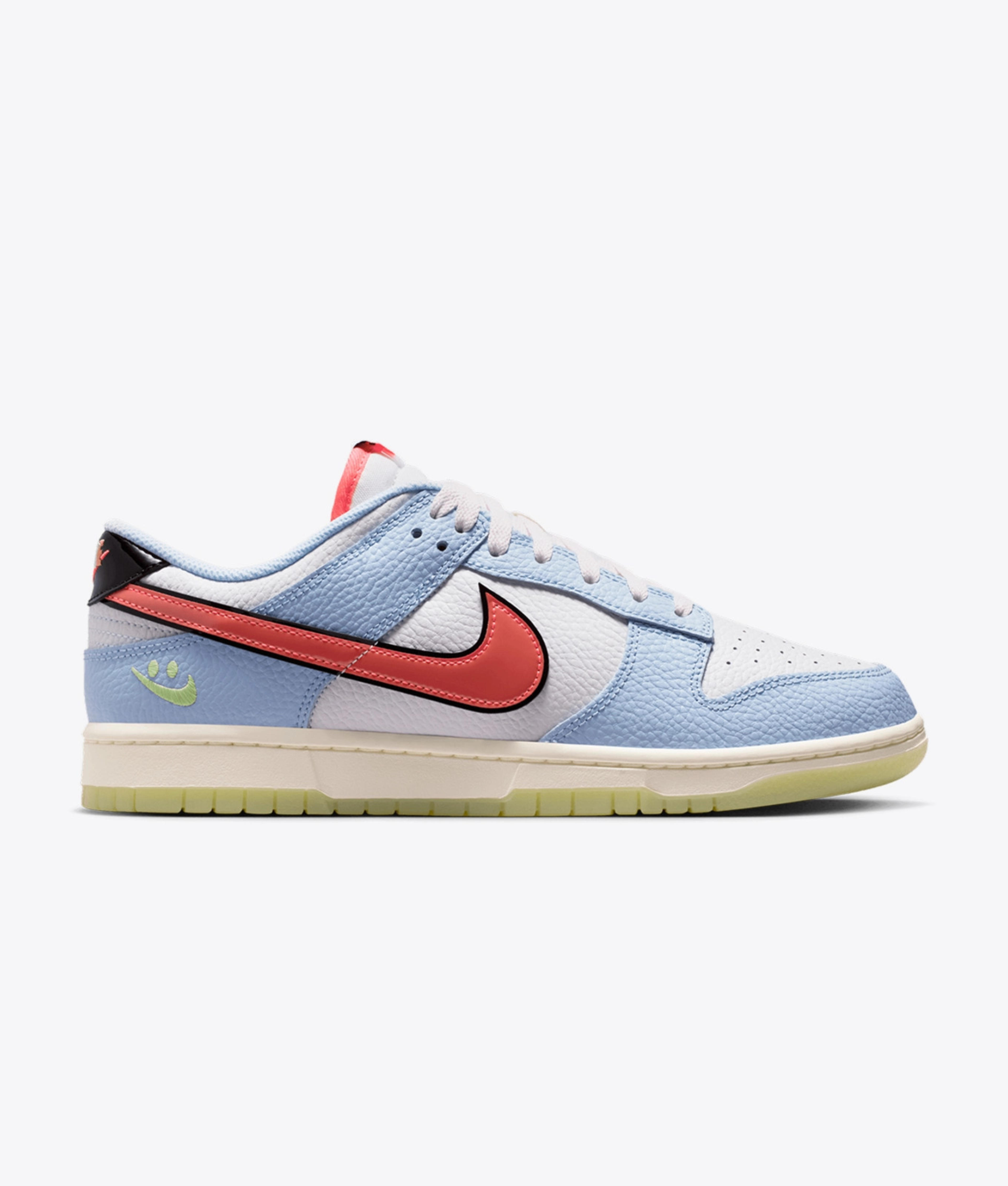 Nike Nike Dunk Low Smiley Swoosh