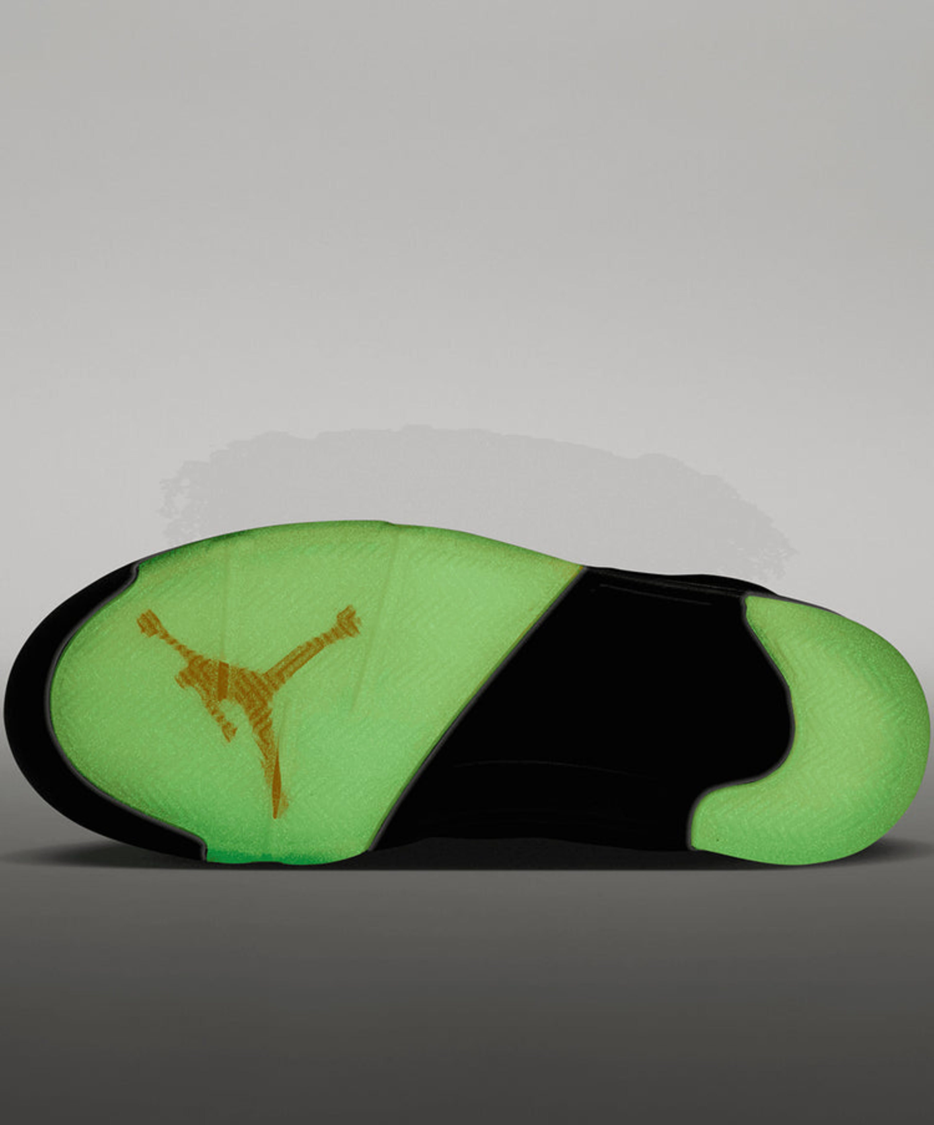 Air Jordan 5 Retro Halloween view 4