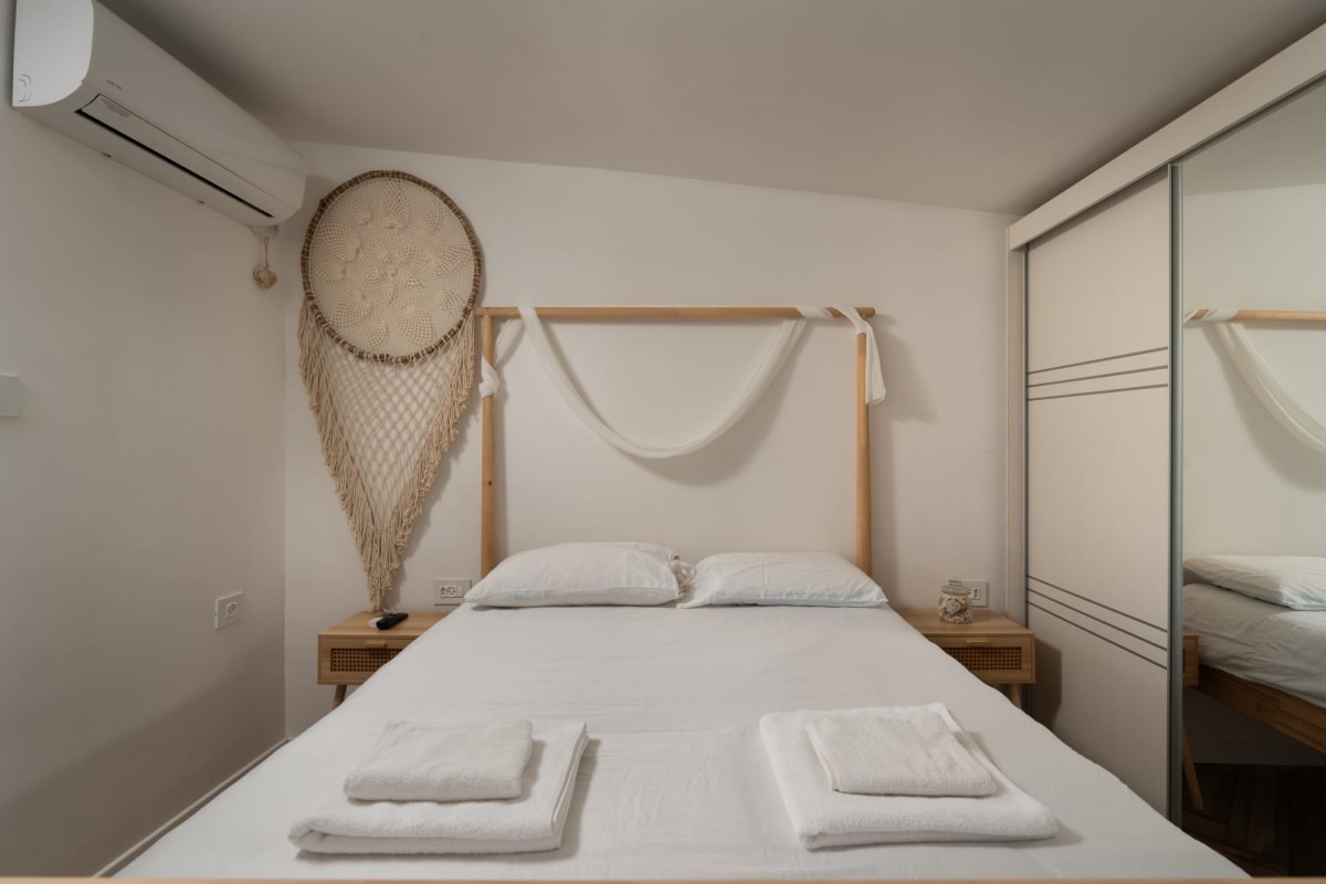Bedroom with a double bed in a holiday apartment for a couple in central Eilat