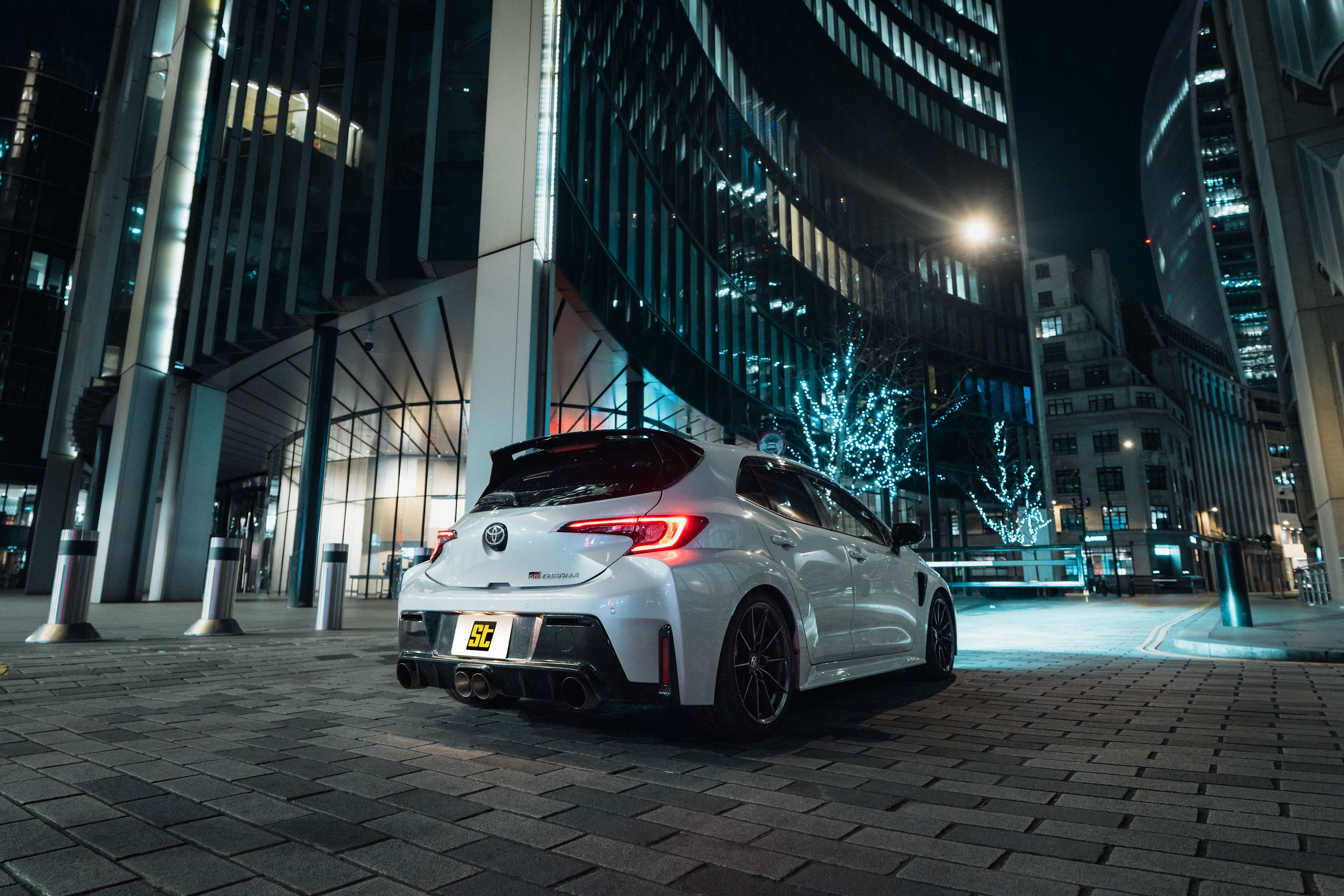 Landingpage > Toyota Corolla (E210) > Slider > SLI > Image 3
