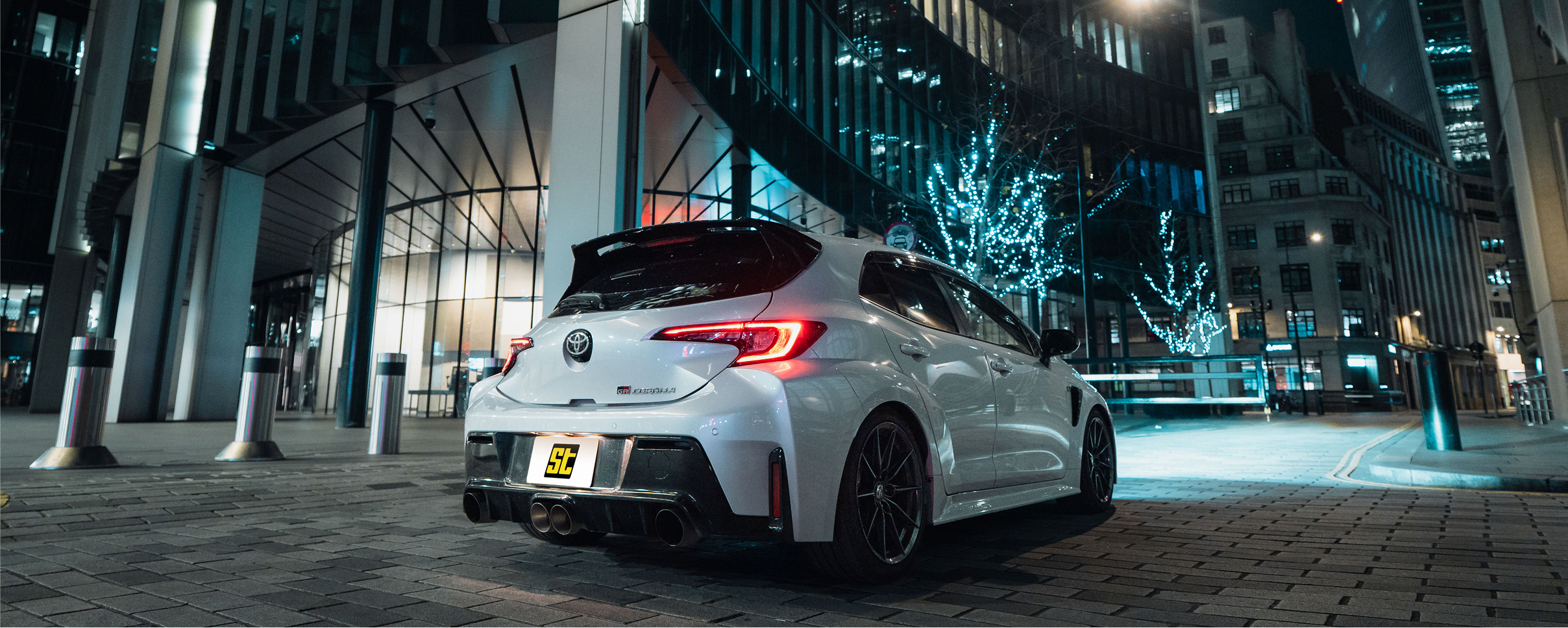 Landingpage > Toyota Corolla (E210) > Header > IT