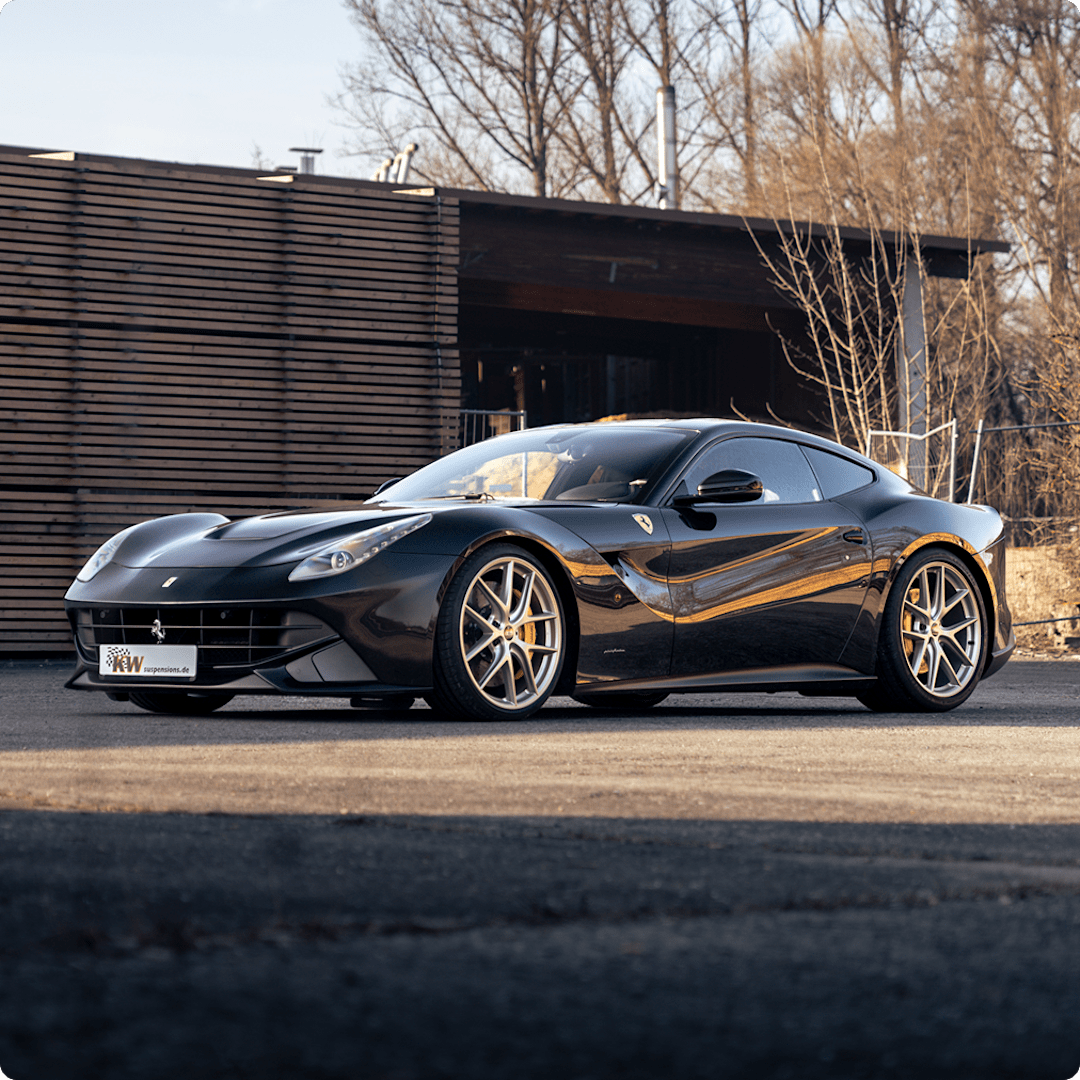 LP Ferrari F12 Berlinetta > SF 1 > Header > IT 