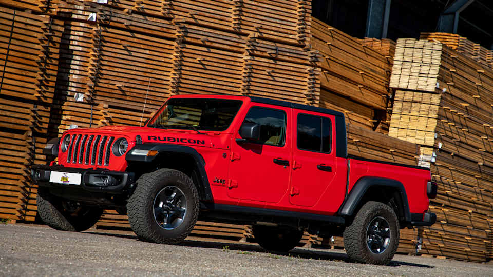 Jeep Gladiator with Reiger Suspension in off-road use