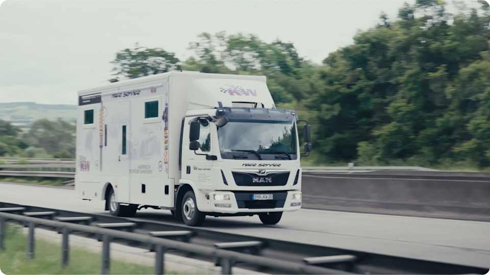 Motorsport > Race Service > SF 4 > On Track Support  > IT