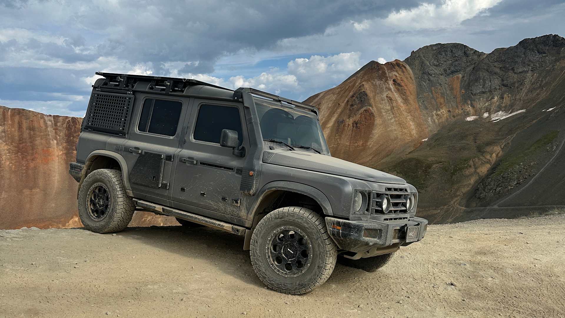 Offroad 4x4 vehicle in the mountains with Reiger Performance suspension
