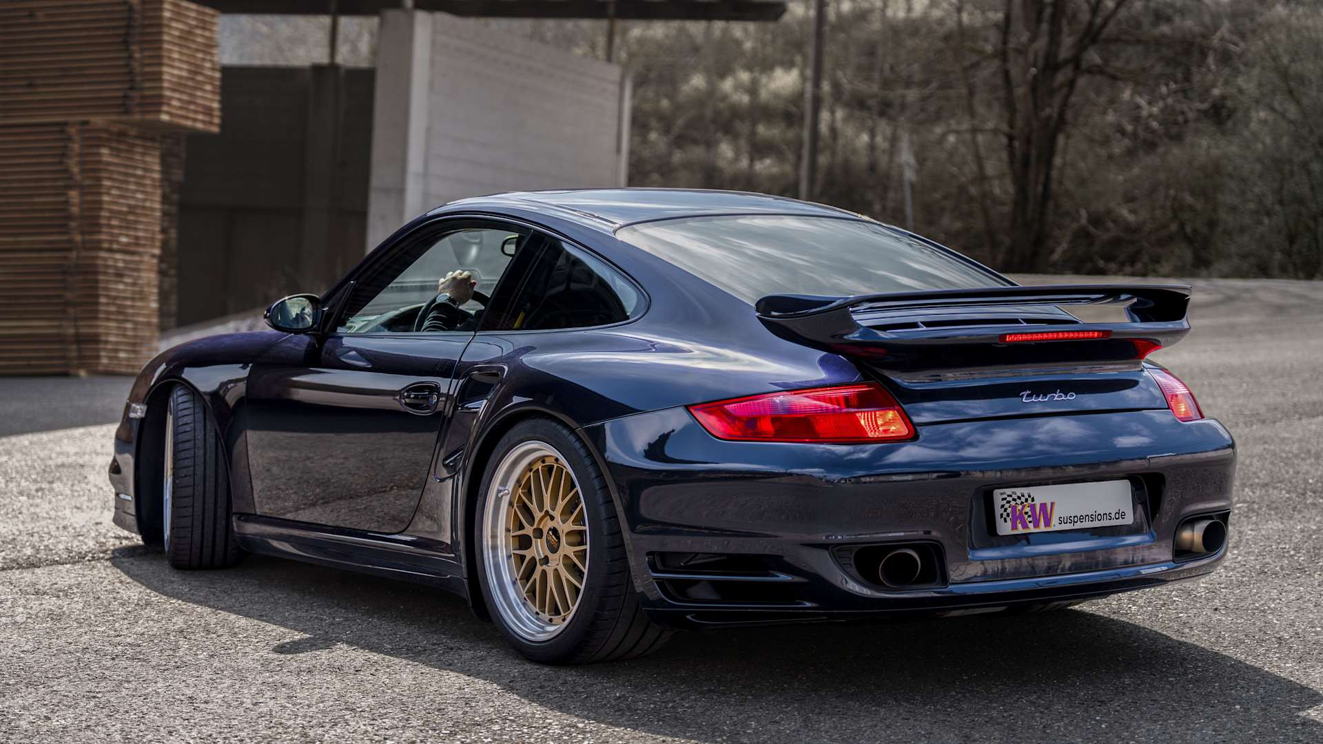 With Porsche 997 coilovers an appealing lowering was realized