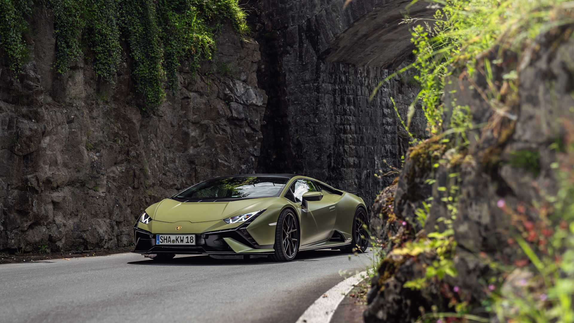 LP Lamborghini Huracan > SF 2 > Slider > SLI > Image 1