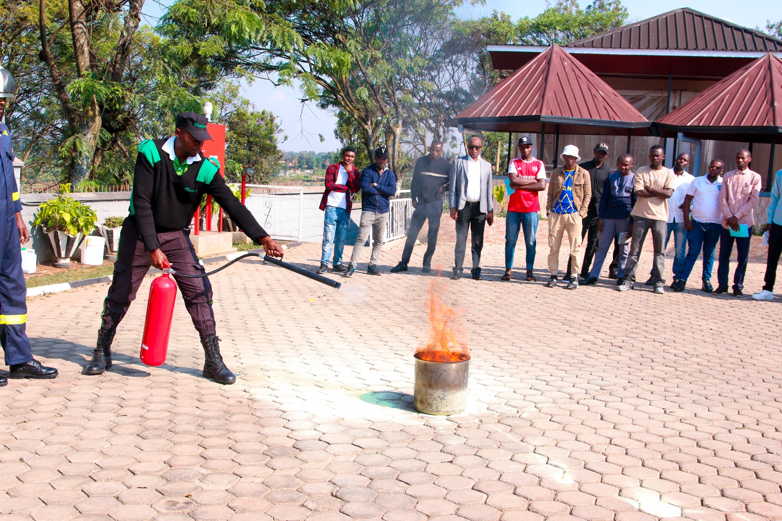 Amajyepfo: Abakora mu mahoteri bahuguwe ku gukumira no kurwanya inkongi y’umuriro