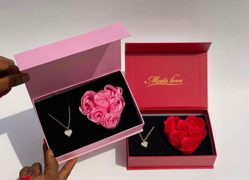 Eterna Love Necklace