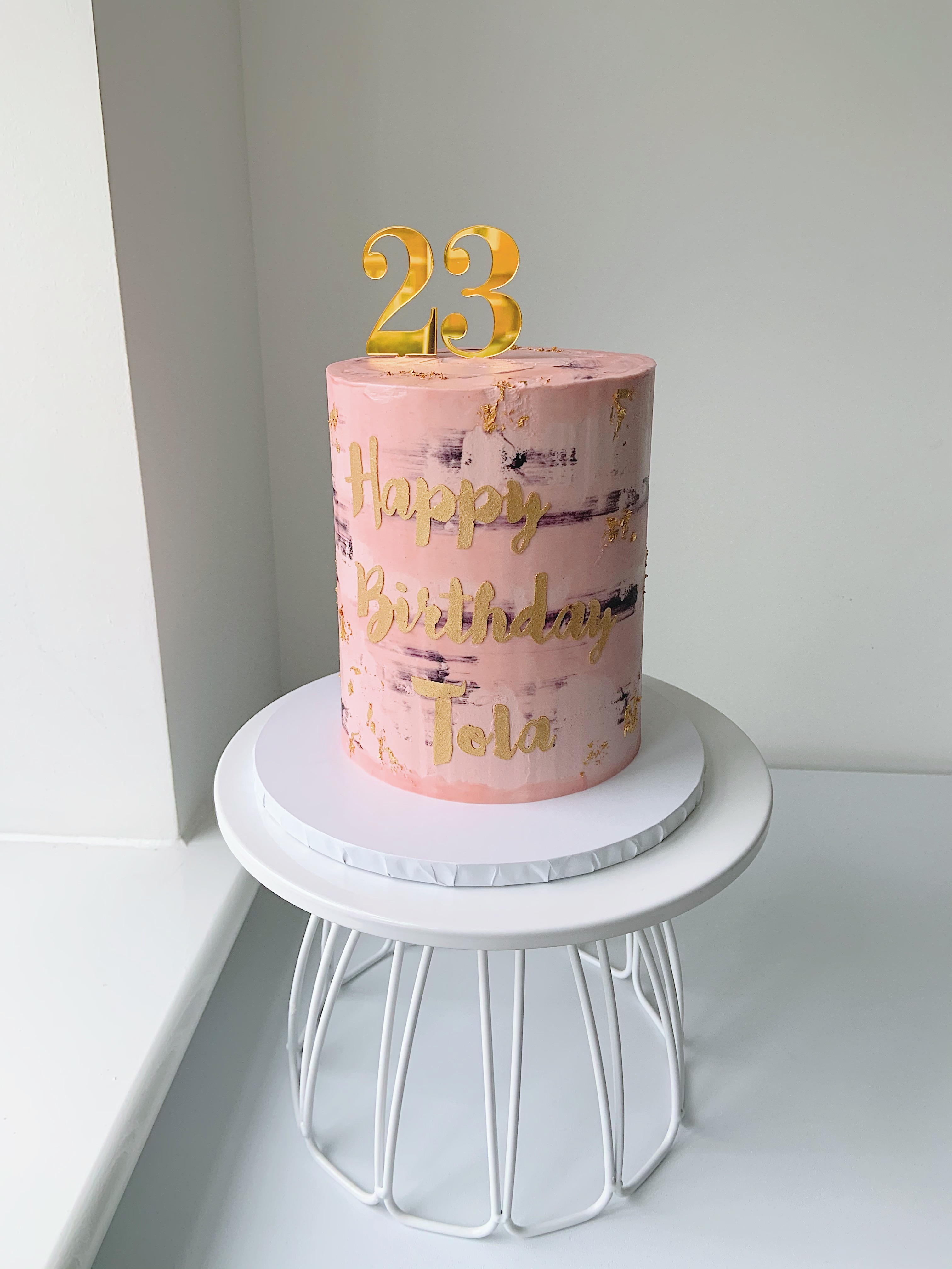 https://res.cloudinary.com/dsau0g21d/image/upload/v1750790922/celebration-cake-5_qpcqk2.jpg