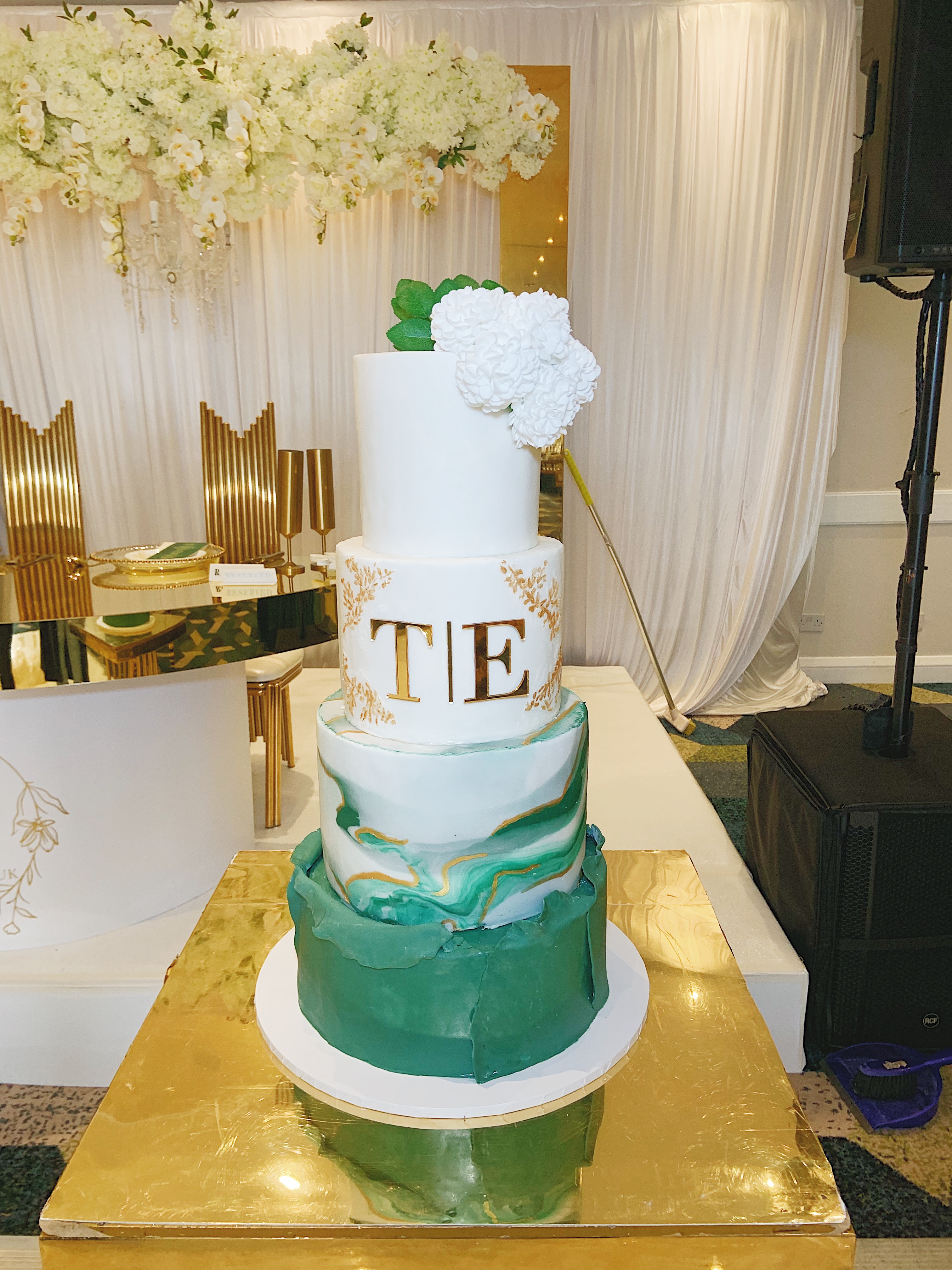 T & E