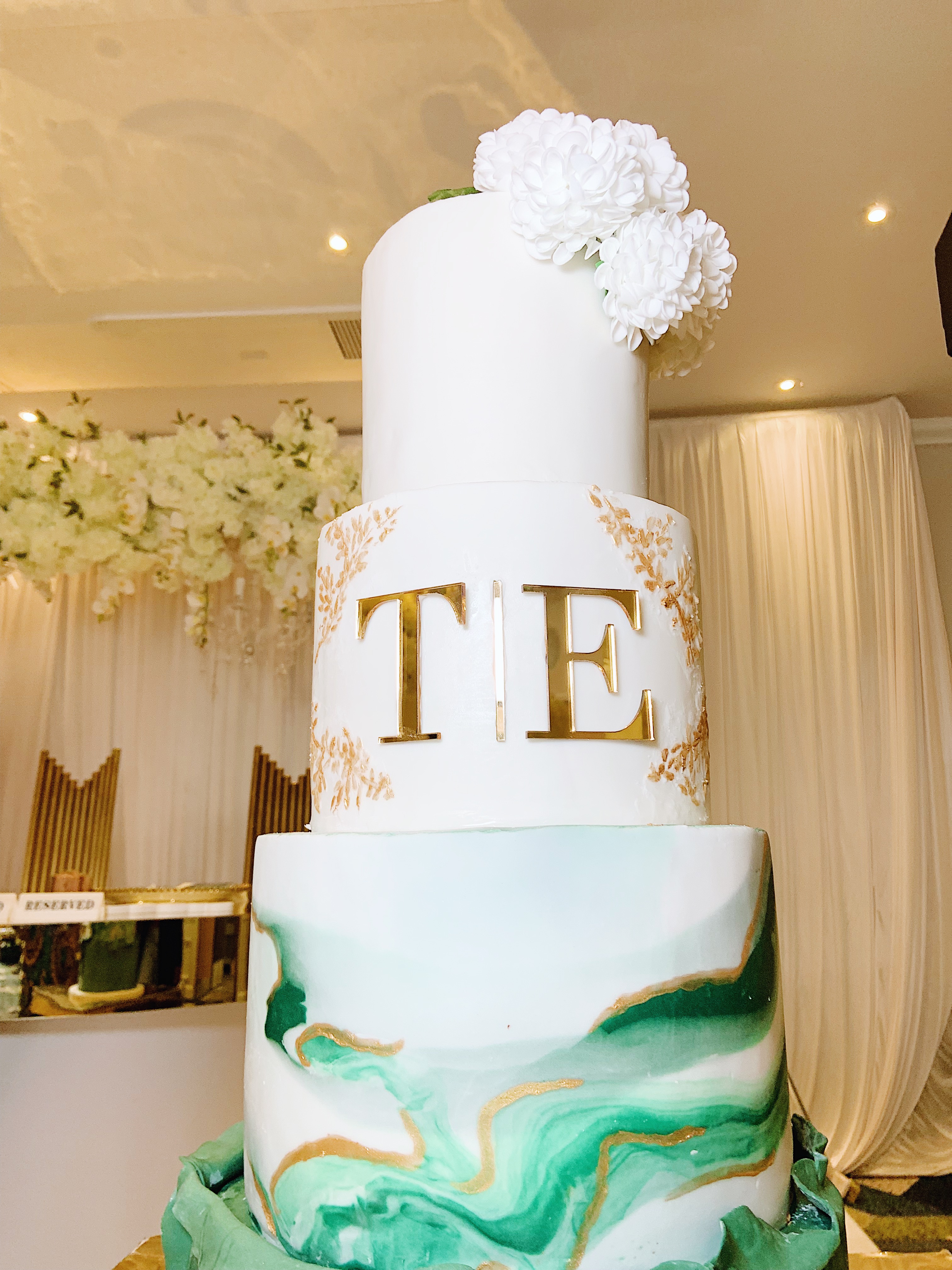 T & E