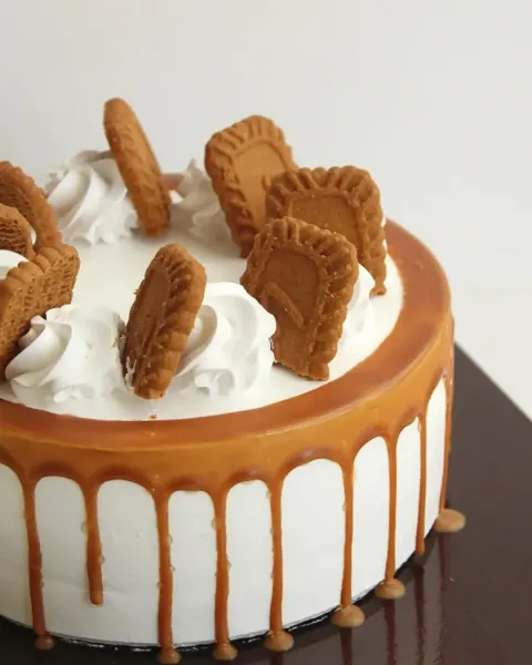 Lotus 1KG (Cake of the Month)