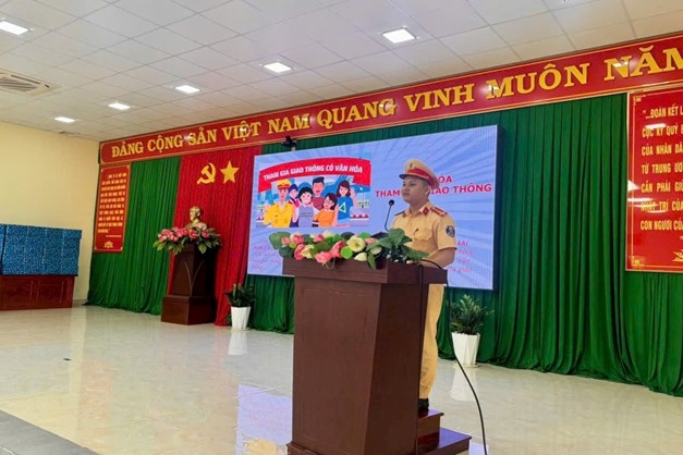 “Tiếp bước em đến trường”