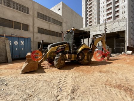 Retroescavadeira Caterpillar 416E 4X4 2008