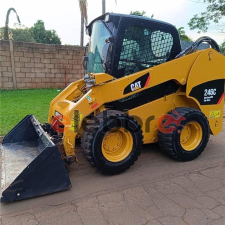 Mini Carregadeira Caterpillar 246C 2011
