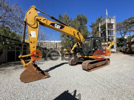 Escavadeira Caterpillar 320D2 2014