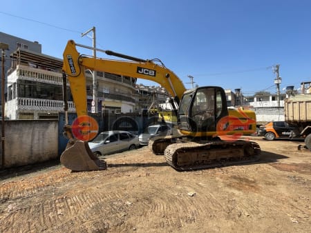 Escavadeira JCB JS160 LC 2010