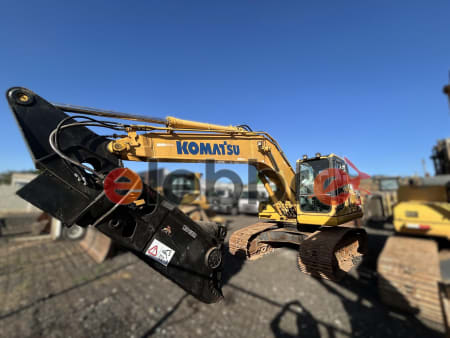 Escavadeira Komatsu PC200LC 2017