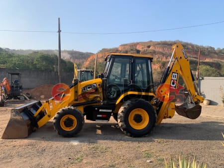 Retroescavadeira JCB 3CX 4X4 2019