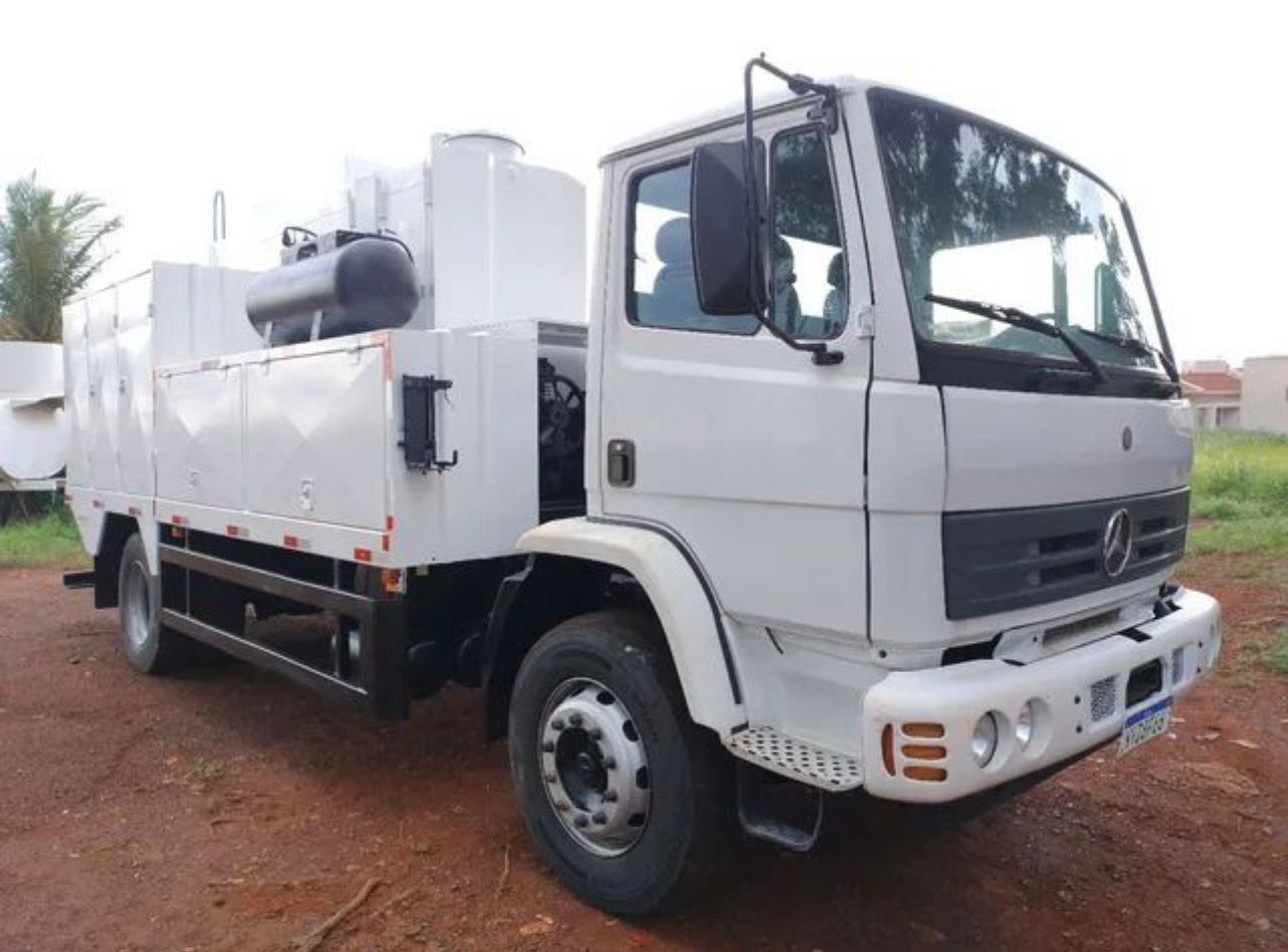 Caminhão Mecedes Benz 1718 2012