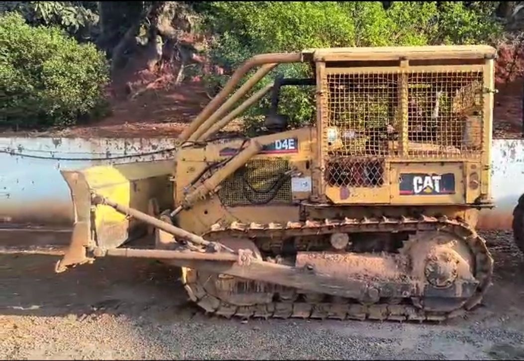 Trator de Esteira Caterpillar D4E 1987