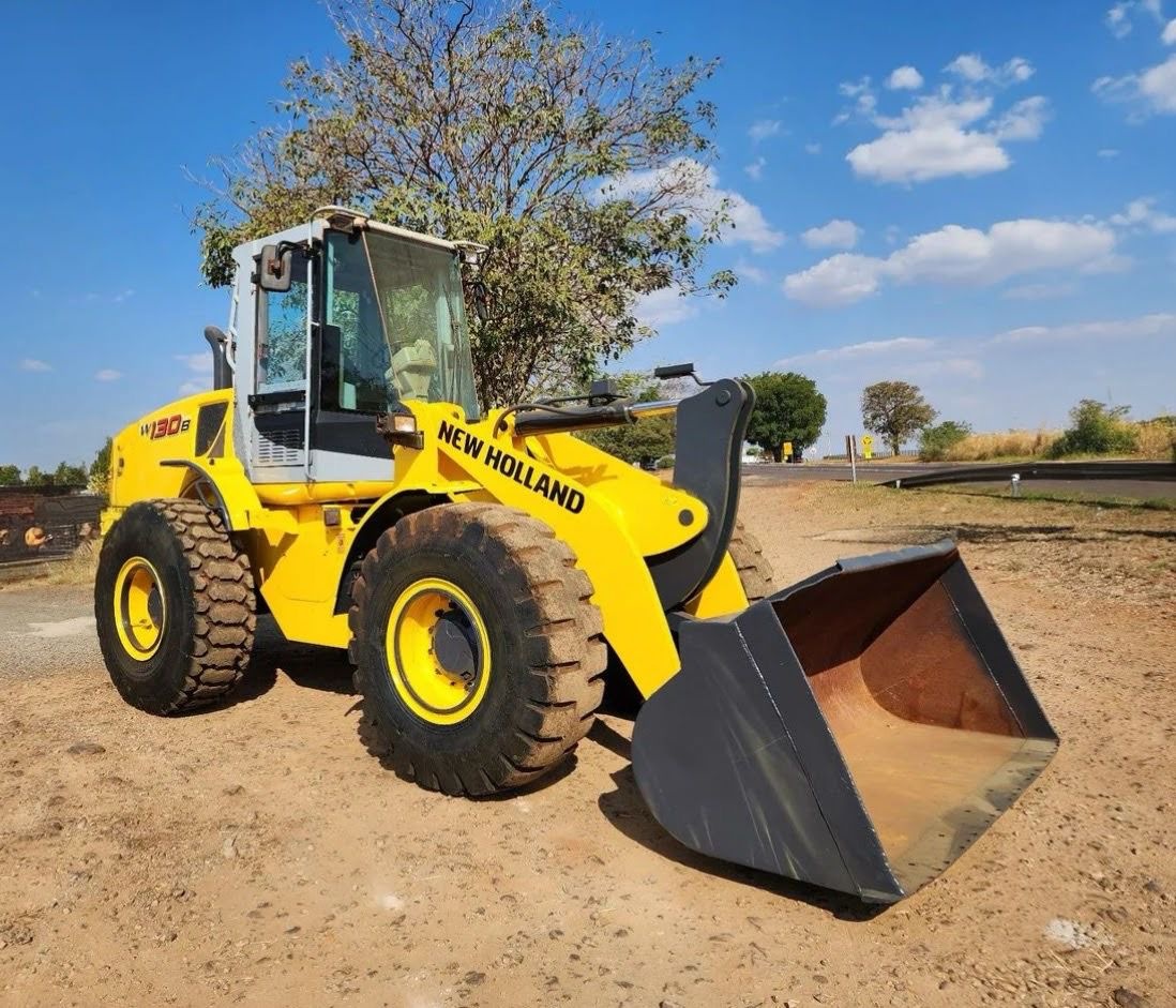 Pá Carregadeira New Holland W130 2009