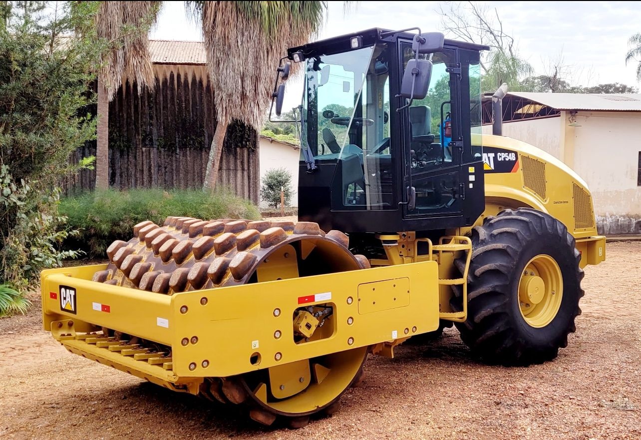 Rolo Compactador Caterpillar CP54B 2019