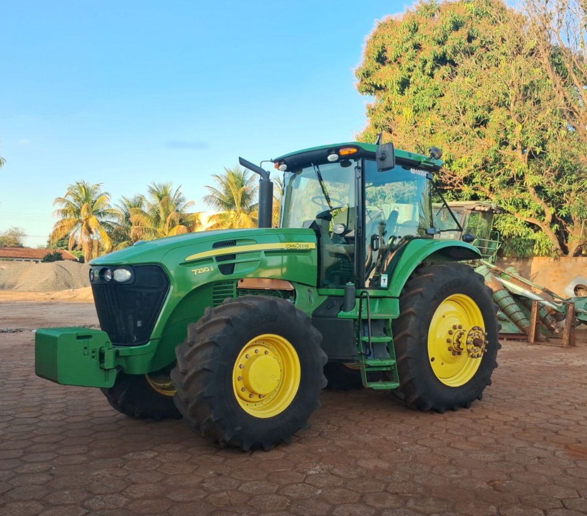 Trator John Deere 7230 J 2022