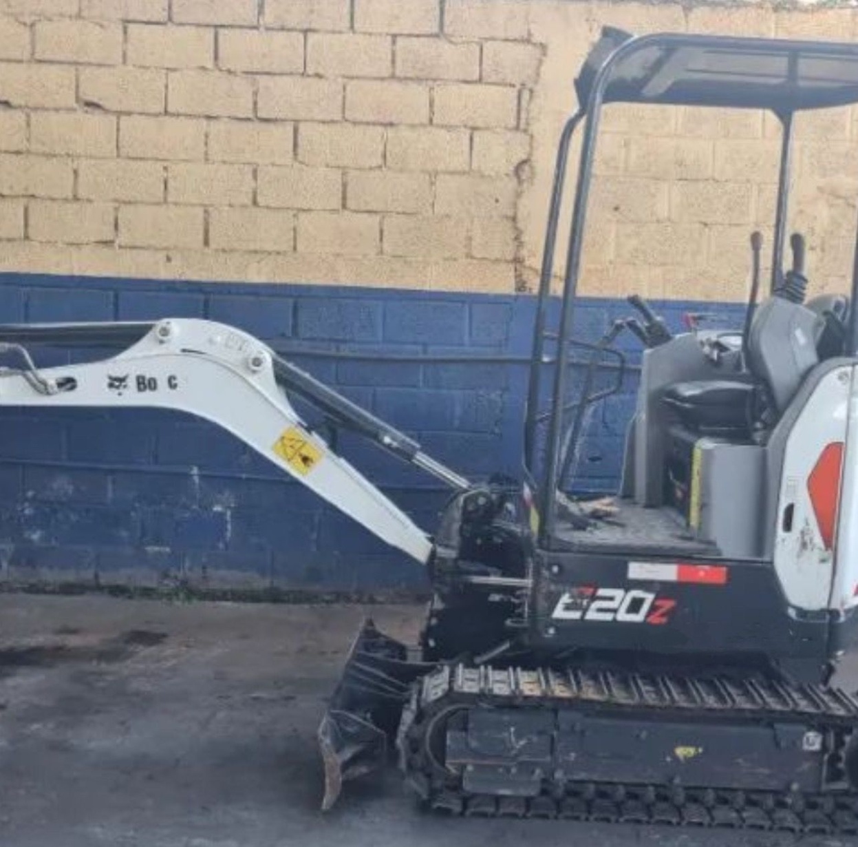 Mini Escavadeira Bobcat E20 2023