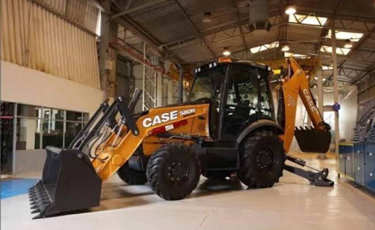 Retroescavadeira Case Construction 580N 2024