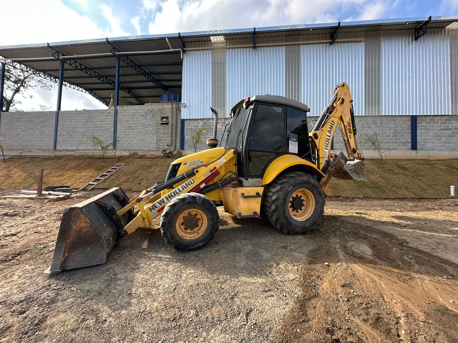 Retroescavadeira New Holland B95B