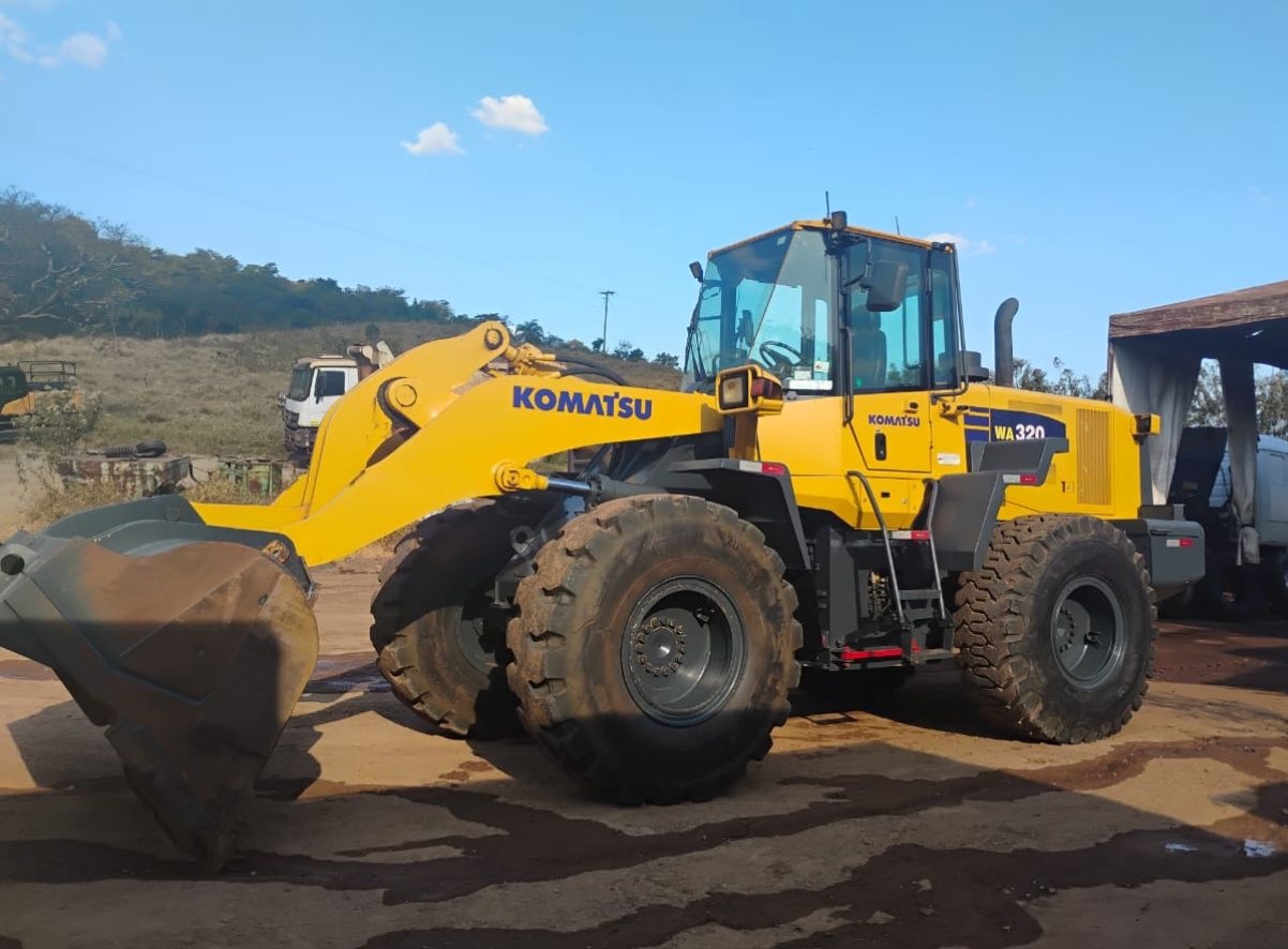 Pá Carregadeira Komatsu WA320 2018