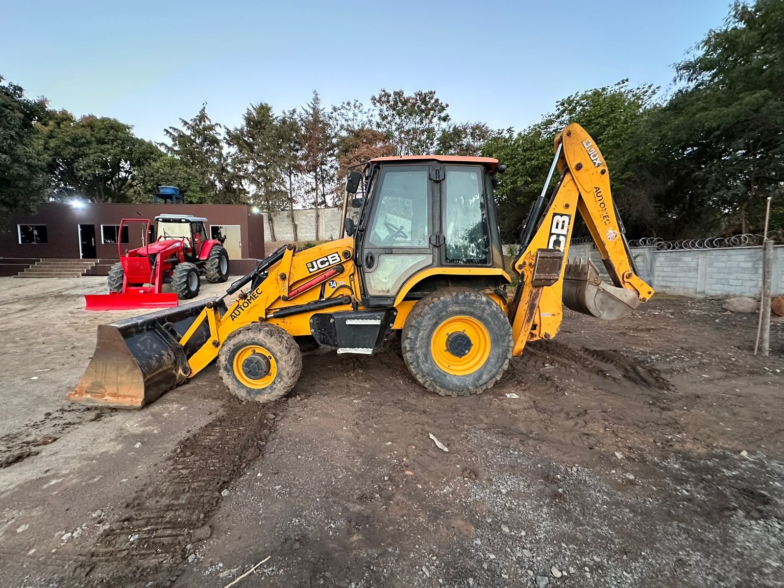 Retroescavadeira JCB 3CX 2020
