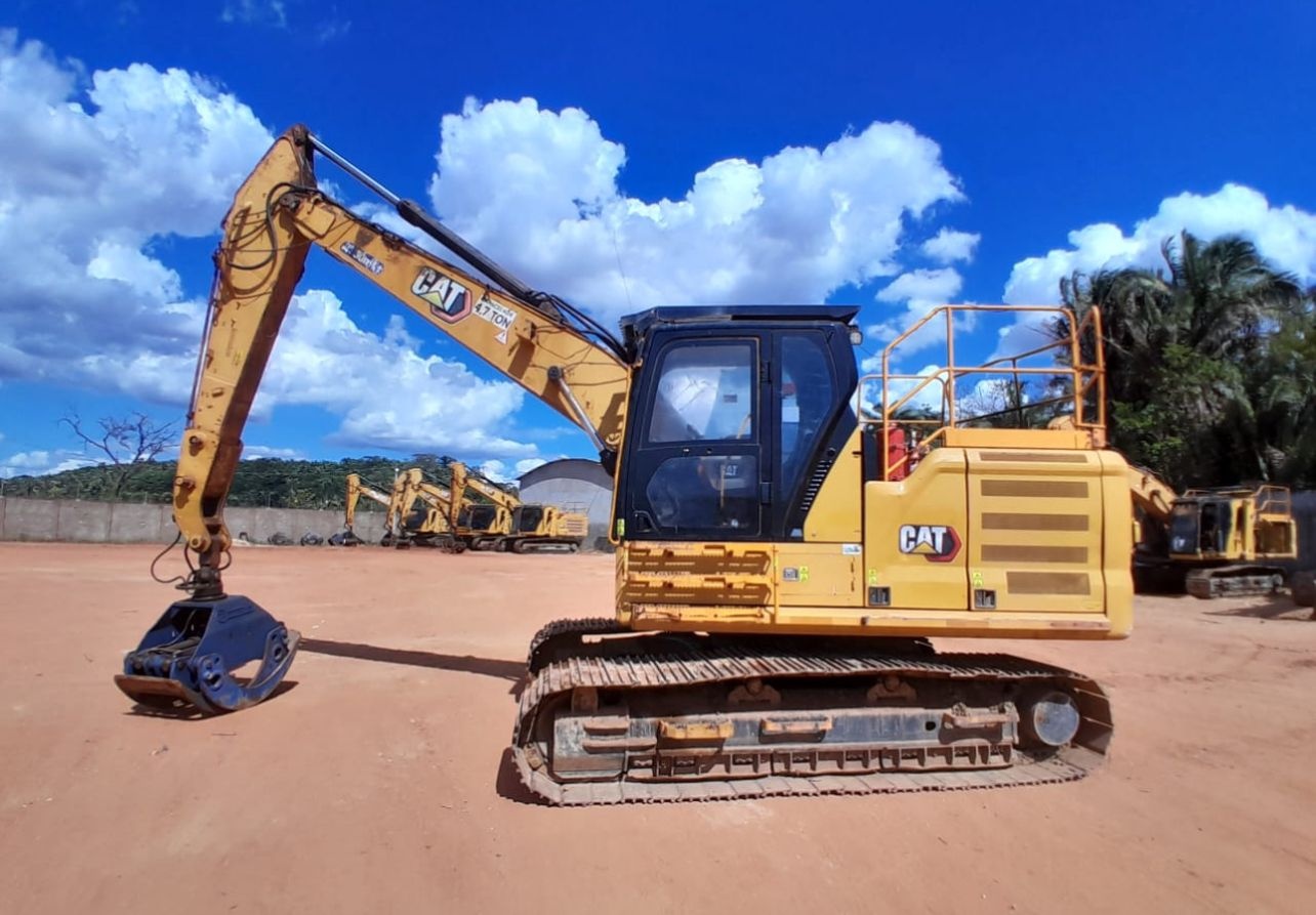Escavadeira Caterpillar 320 2021