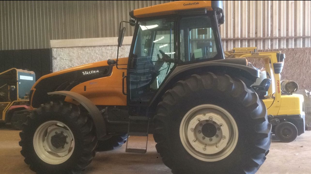 Trator Valtra BM 135 2023