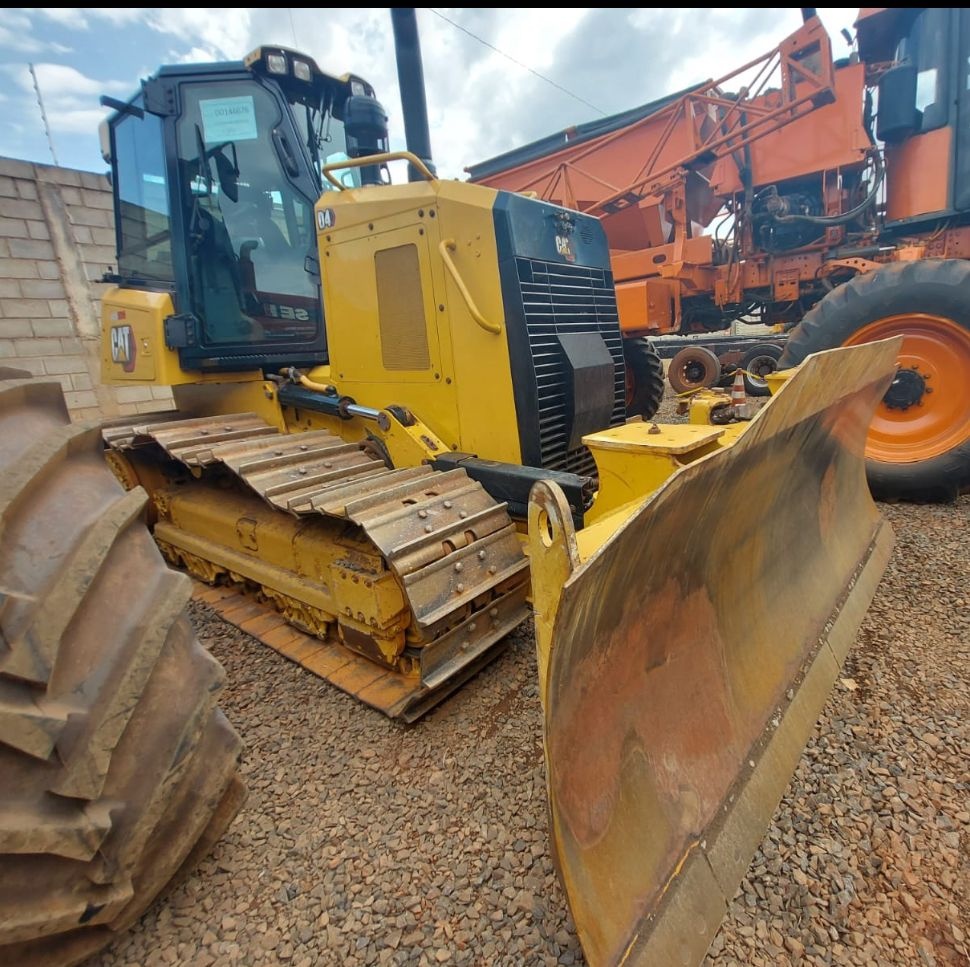 Trator de Esteira Caterpillar D4 2021