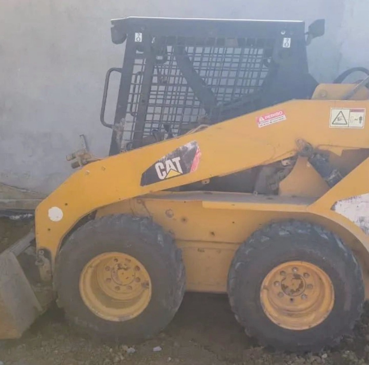 Mini Carregadeira Caterpillar 242B 2013