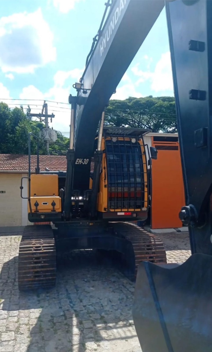 Escavadeira Hyundai 200 2021