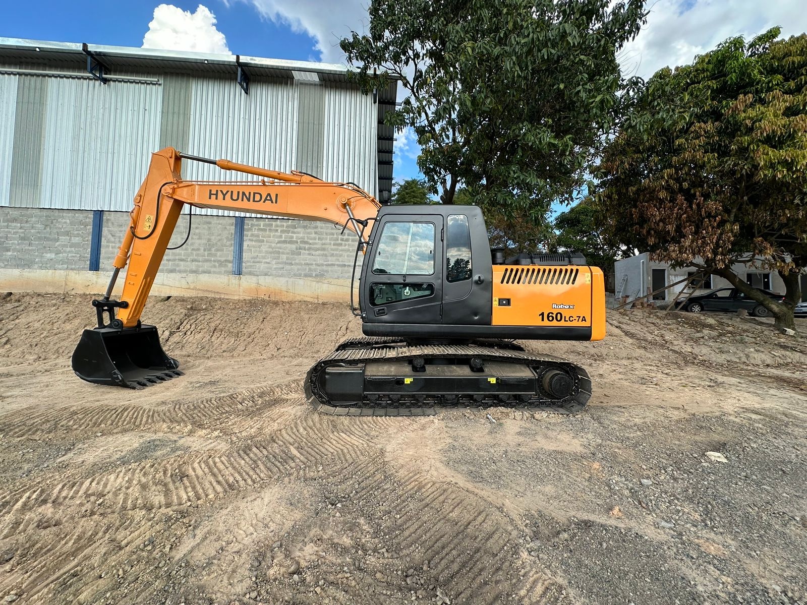 Escavadeira Hyundai R160 LC-7 2011