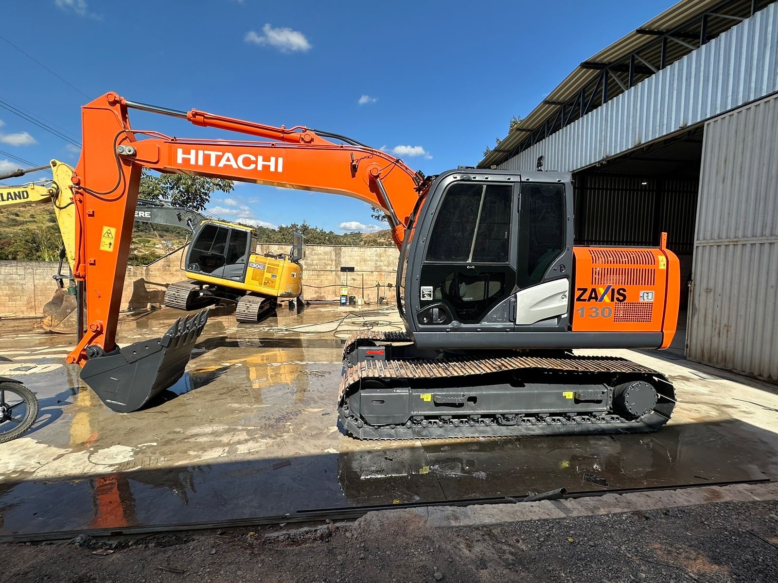 Escavadeira Hitachi ZX130  2017