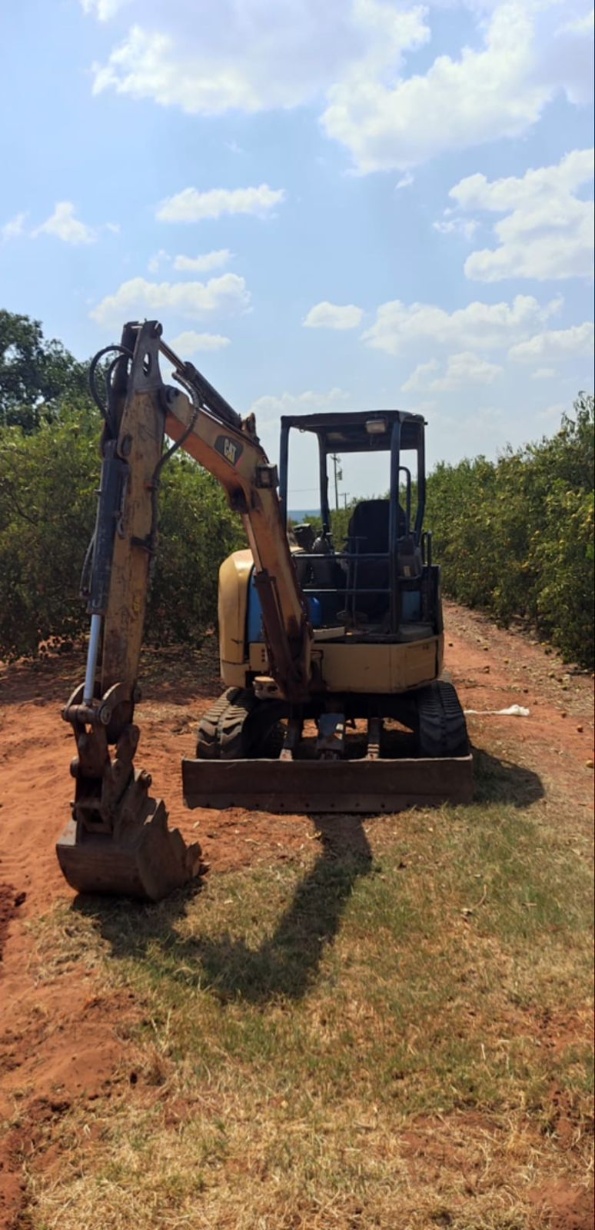 Mini Escavadeira Caterpillar 303.5  2013