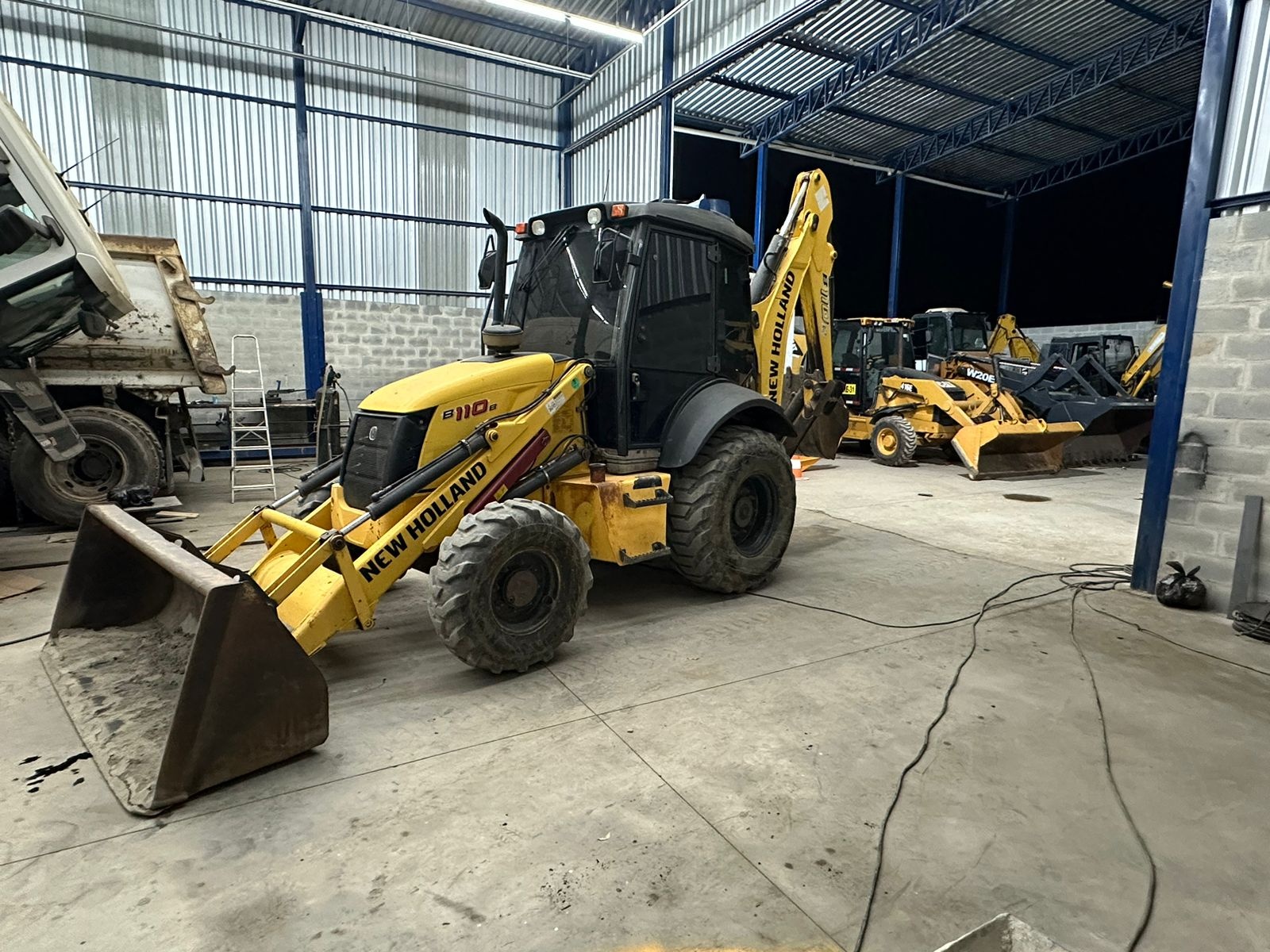 Retroescavadeira New Holland LB110