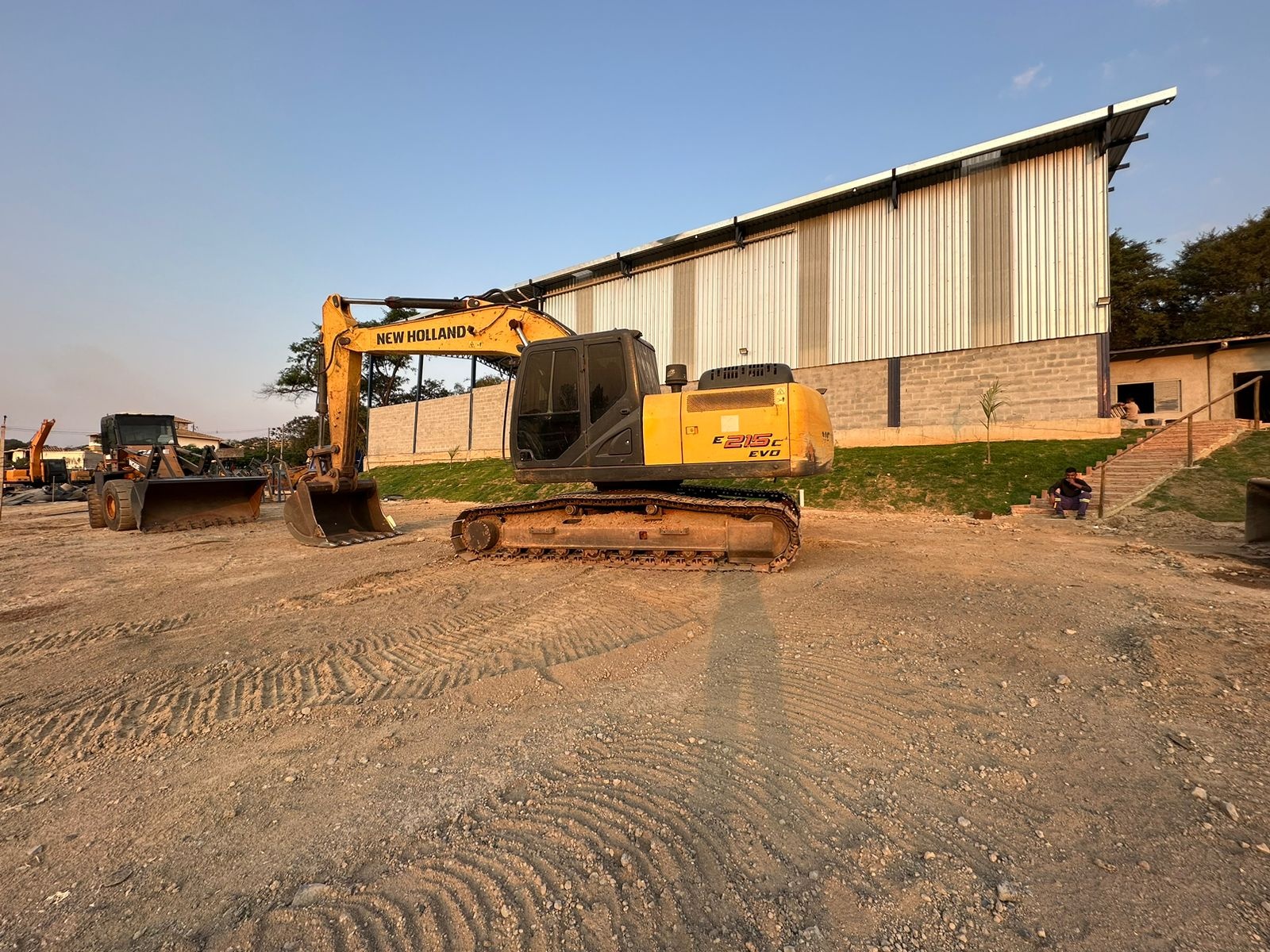 Escavadeira New Holland E215 2018